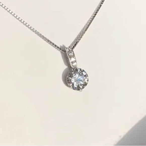 Vintage Style Simple Rhinestone Pendant Necklace - Picture 7 of 10